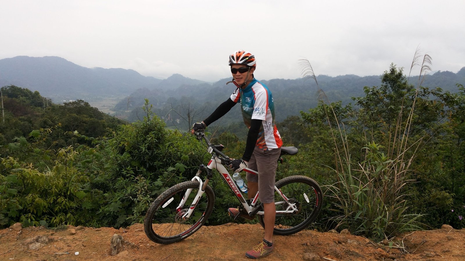 Cycling Saigon to Vientiane Tour 17 Days